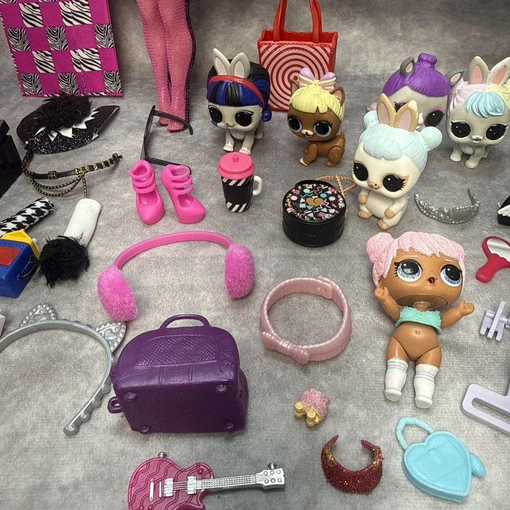 LOL SURPRISE OMG Winter Disco Doll DOLLIE a Mini Doll & Pets,‎ Accessories Lot